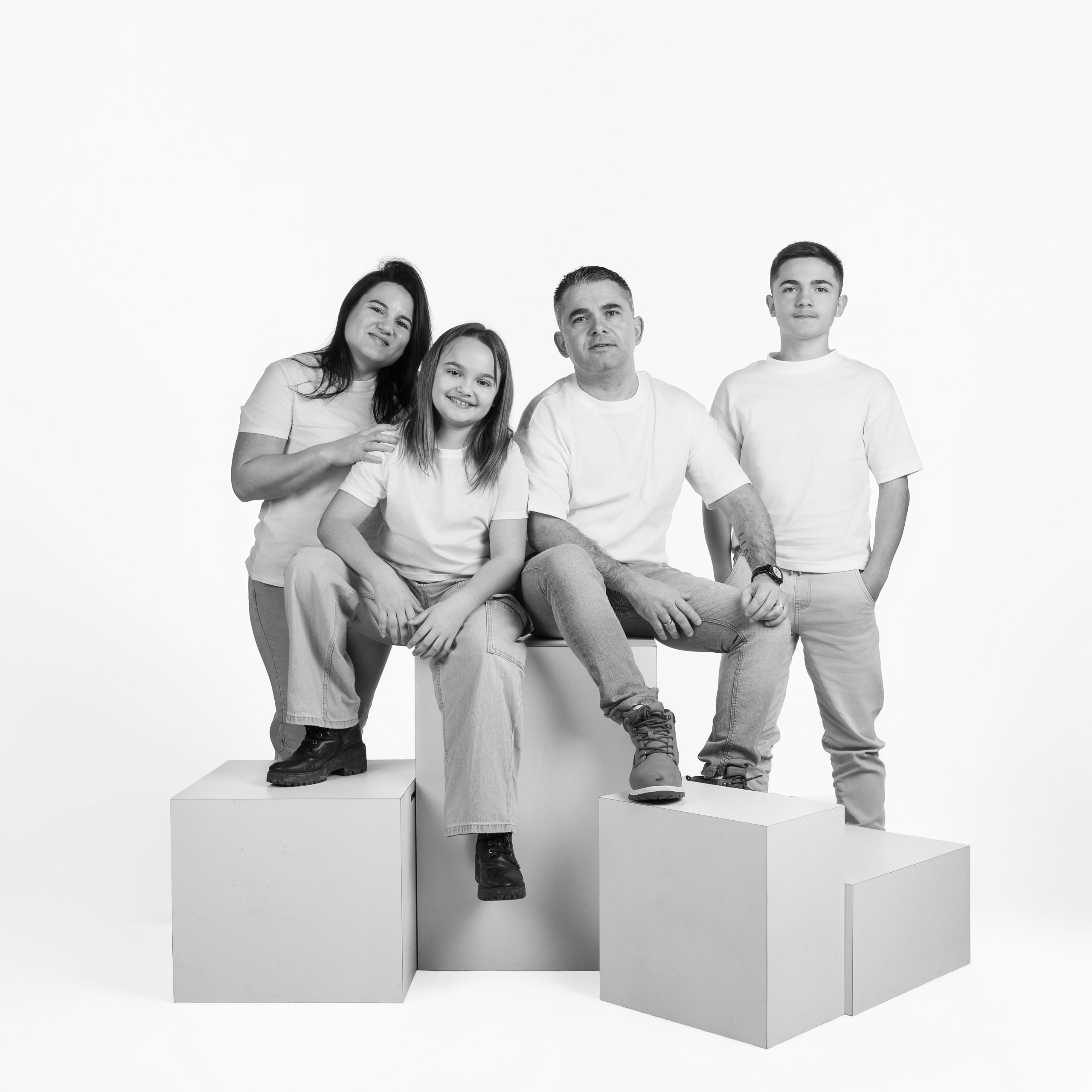 Séance photo famille au studio de Ligné, près de Nantes
