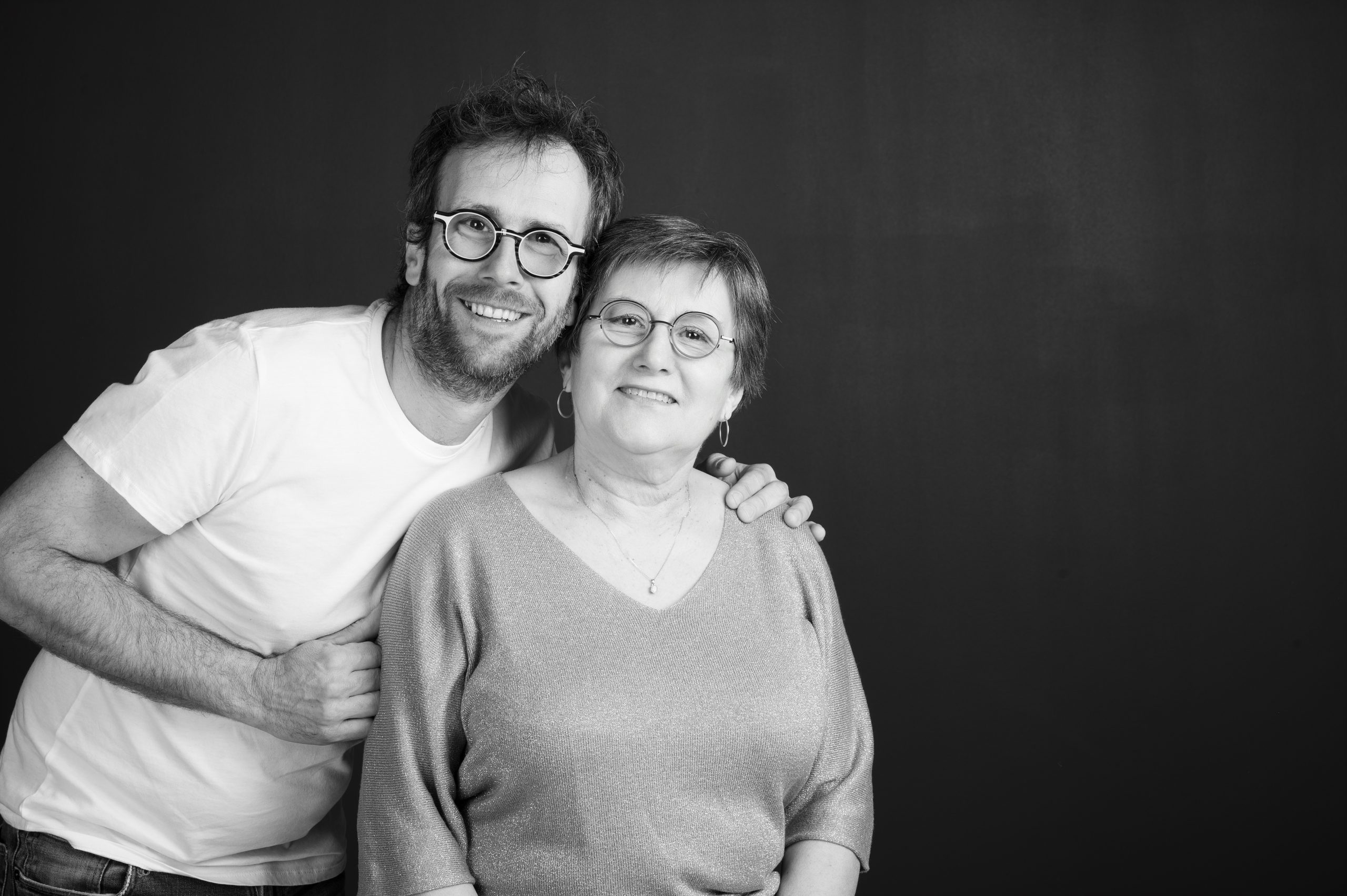 Portrait de famille en studio par Amely J Photography, photographe famille à Ligné près de Nantes