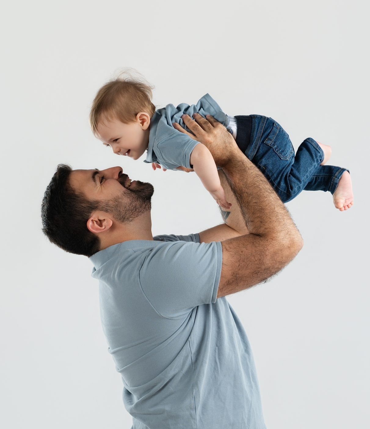 Bébé et ses parents, séance photo au studio Amely J Photography