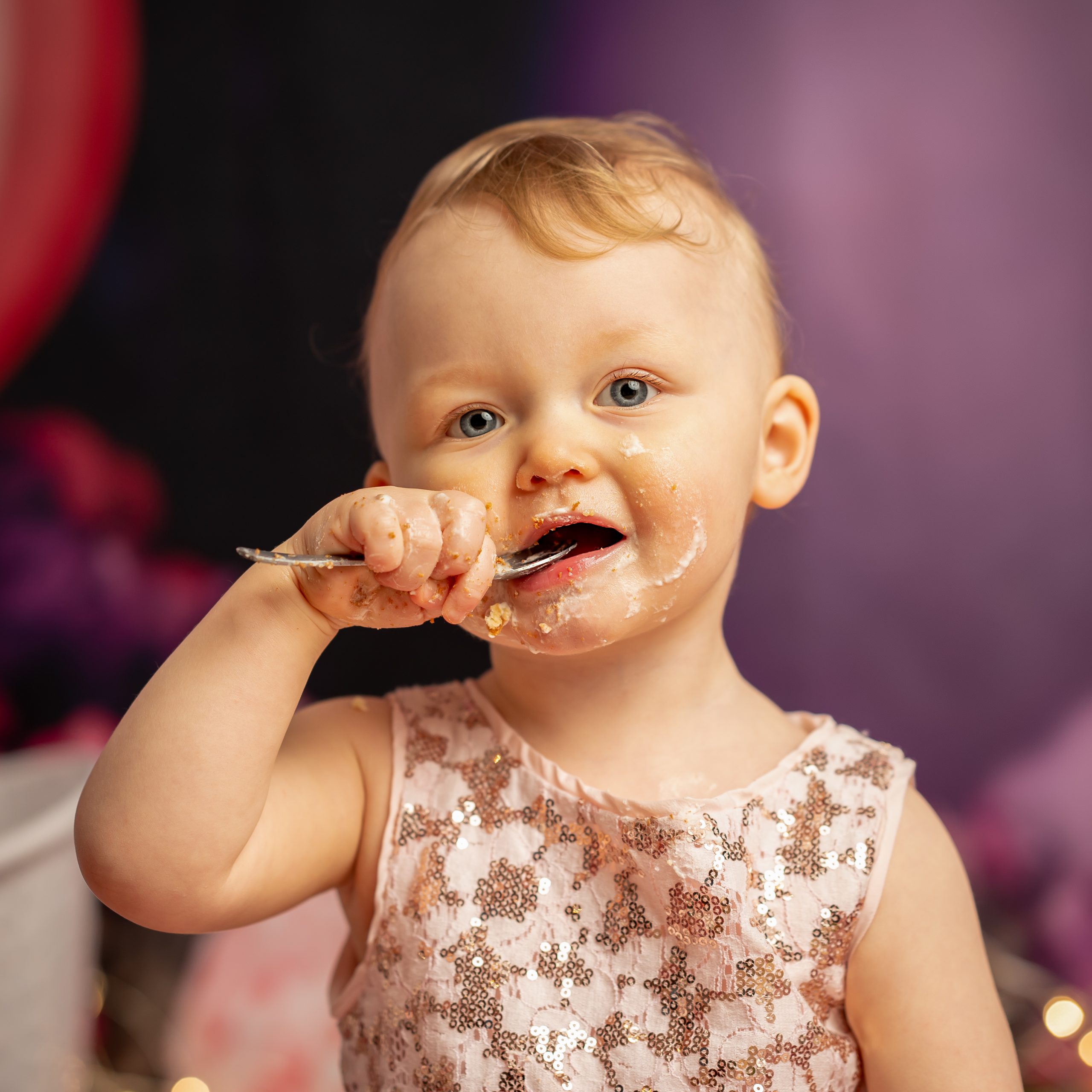 Bébé et gâteau d'anniversaire, photographe bébé Loire-Atlantique